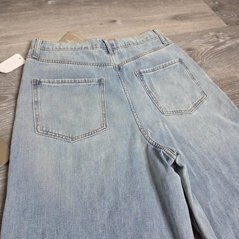 Relaxed Wide-Leg Light Wash Jeans - Women - Picture 9 of 16